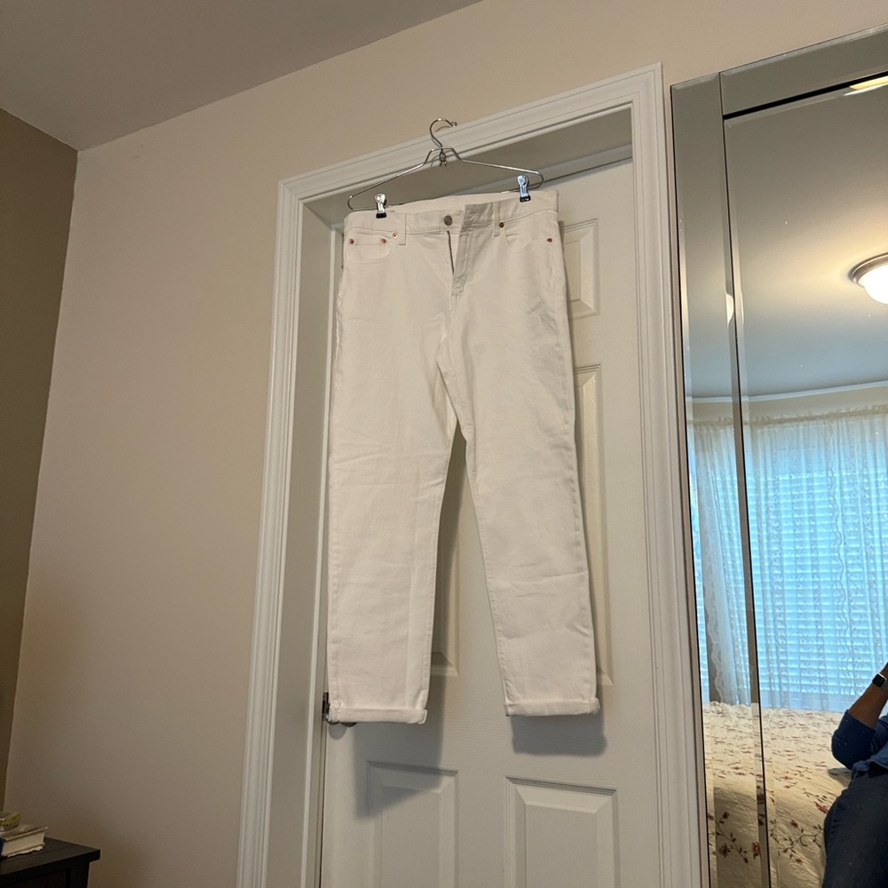 New size 10 GAP White Girlfriend Mid Rise Jeans